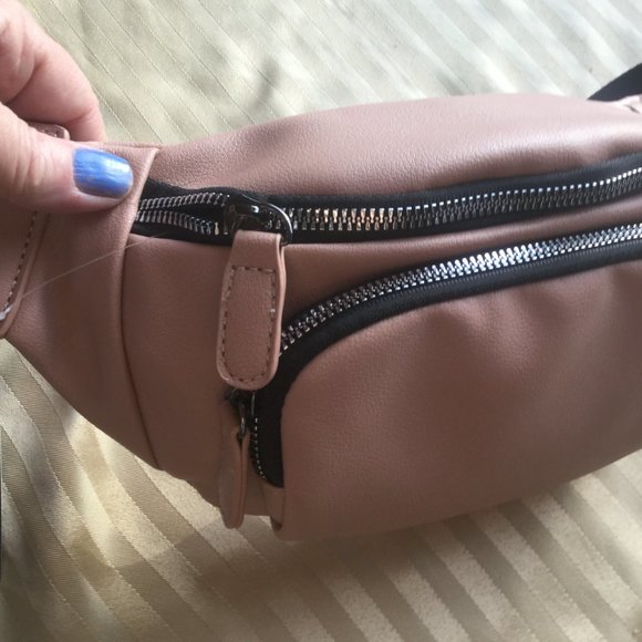 NWT Be Cool fanny pack/belt bag pink with black accents - Picture 3 of 5